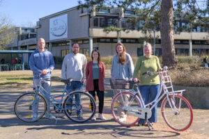 Die IGS Burgwedel erhält zwei neue Lehrerfahrräder 