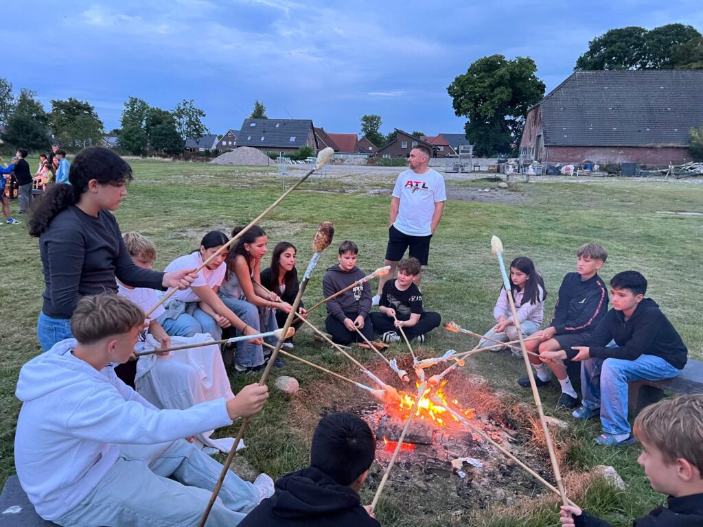 Lagerfeuer und Stockbrot